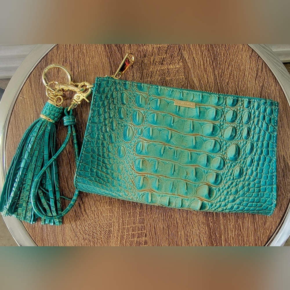 BRAHMIN DAISY CLUTCH W/ LARGE TASSLE KEYCHAIN